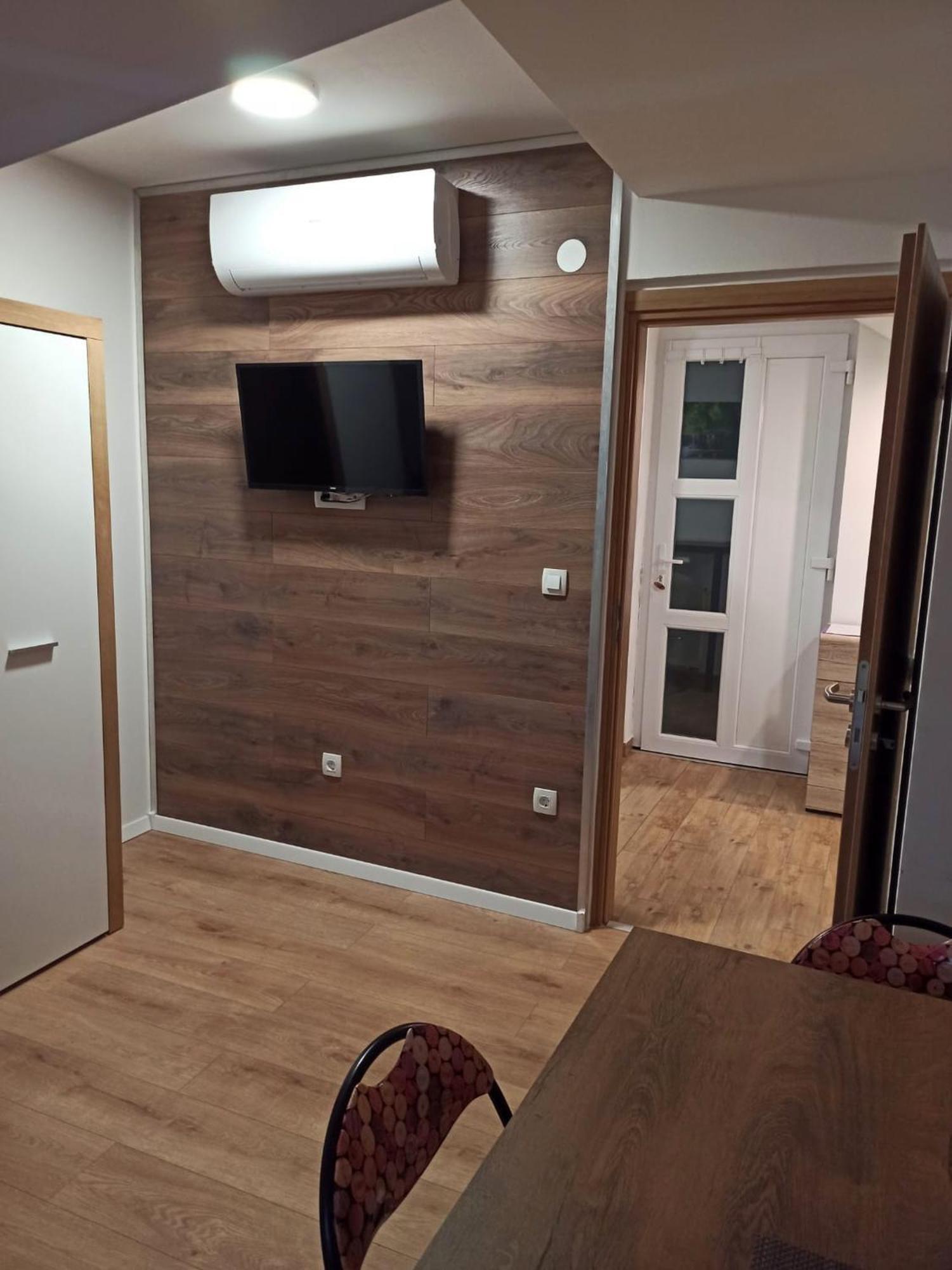 Apartmani Leptir Rakovica Exterior foto